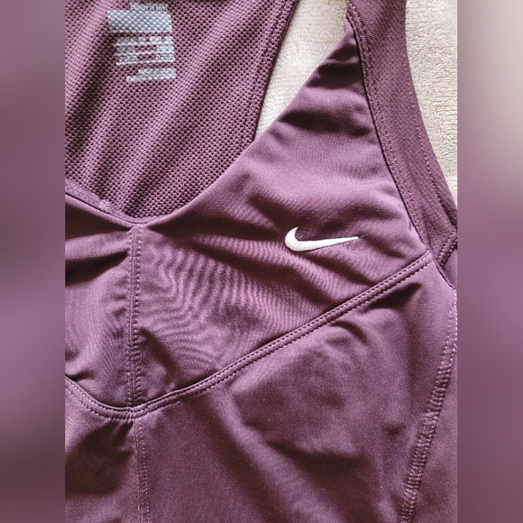 Nike fit dry xs workout tank with built in bra - Picture 2 of 5